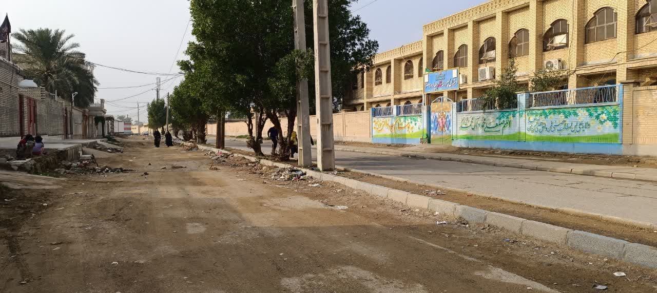 پیگیری های انجام شده از مطالبات مردم ... با توجه به پیگیری خبرنگار پایگاه اطّلاع‌رسانی «صدای دشت آزادگان»؛ با توجه به درخواست‌های مردمی و پیگیری‌های انجام‌شده، یکی از خیابان های کوی مشروطه(خ اصلی) دشت آزادگان همچنان در این وضعیت قرار دارد و منتظر اسفالت شدن می باشد